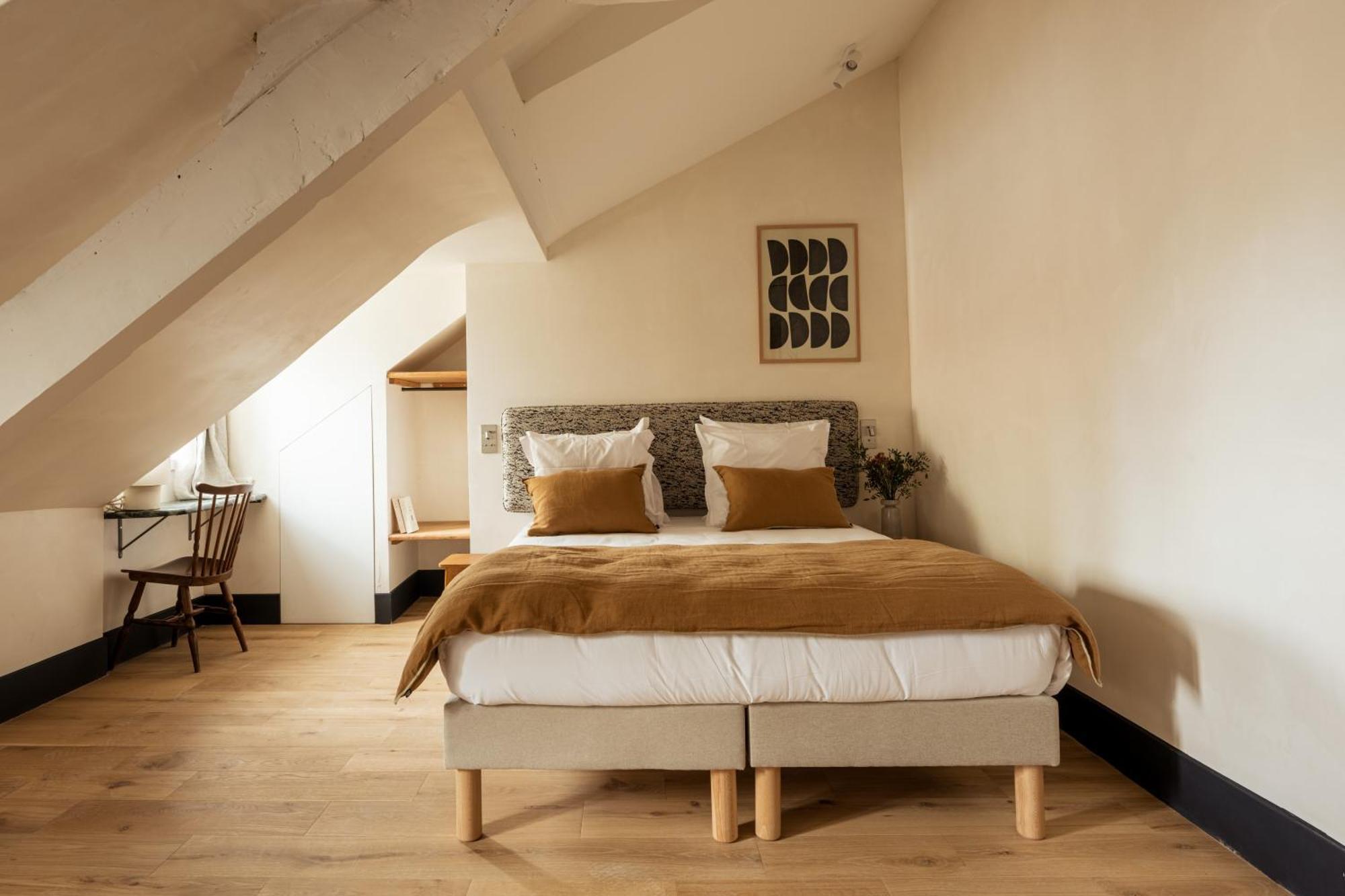 De La Gaîté Hotel